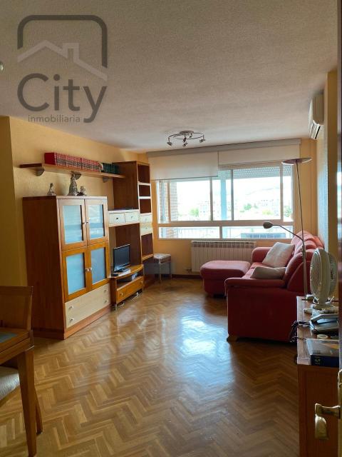 Piso de 90 m<sup style='color: #FFF;'>2</sup> con 3 habitaciones y 2 baños en Palencia.