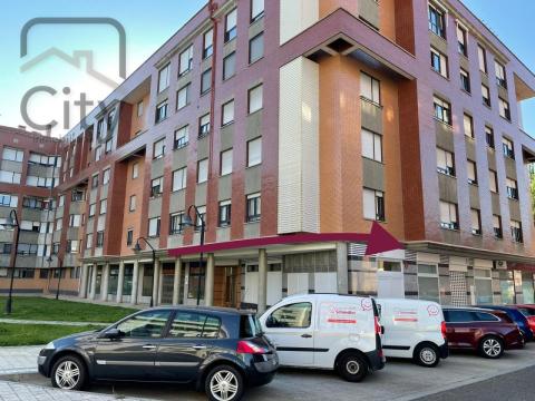 Piso de 81 m<sup style='color: #FFF;'>2</sup> con 3 habitaciones y 2 baños en Palencia.