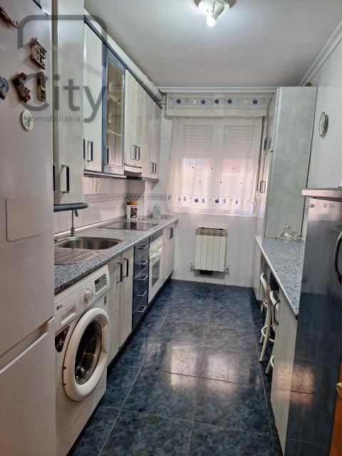 Piso de 85 m<sup style='color: #FFF;'>2</sup> con 3 habitaciones y 2 baños en Palencia.