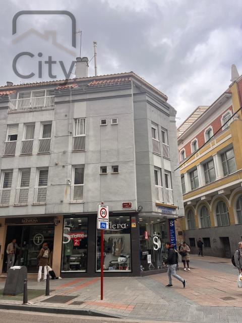 Piso de 100 m<sup style='color: #FFF;'>2</sup> con 3 habitaciones y 2 baños en Palencia.