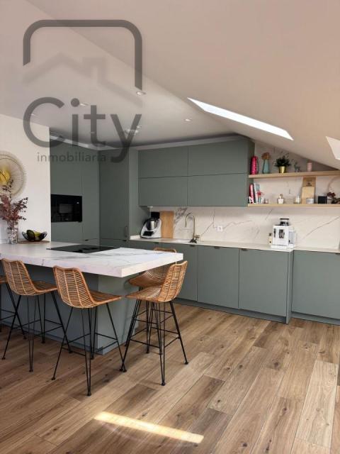 Piso de 100 m<sup style='color: #FFF;'>2</sup> con 3 habitaciones y 2 baños en Palencia.