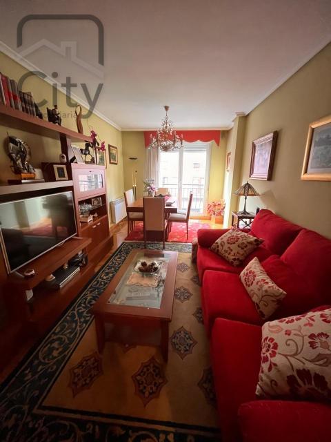 Piso de 99 m<sup style='color: #FFF;'>2</sup> con 2 habitaciones y 2 baños en Palencia.