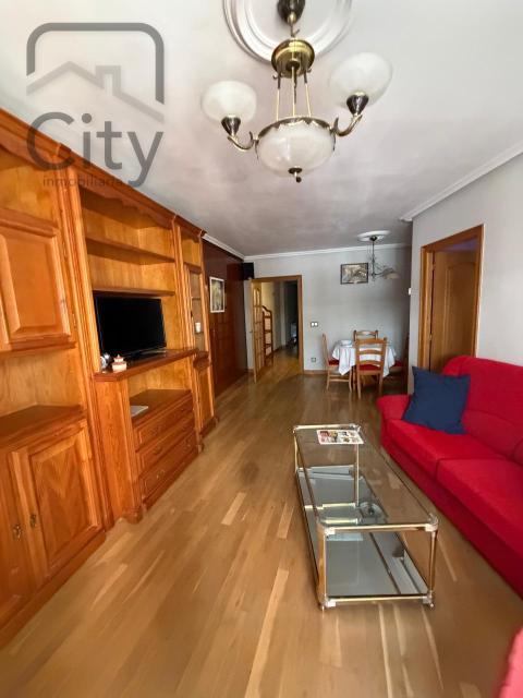 Piso de 95 m<sup style='color: #FFF;'>2</sup> con 3 habitaciones y 2 baños en Palencia.