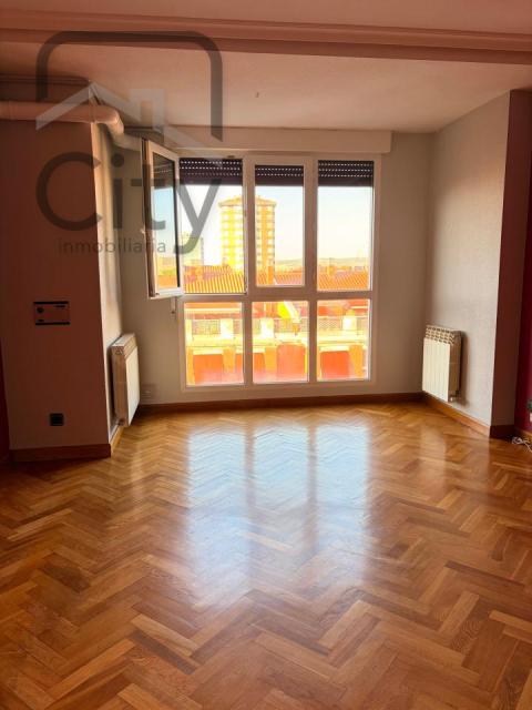 Piso de 75 m<sup style='color: #FFF;'>2</sup> con 2 habitaciones y 1 baños en Palencia.