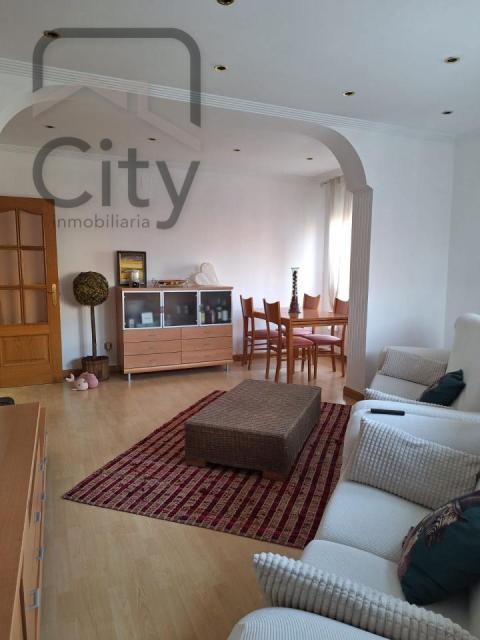 Piso de 88 m<sup style='color: #FFF;'>2</sup> con 2 habitaciones y 1 baños en Palencia.